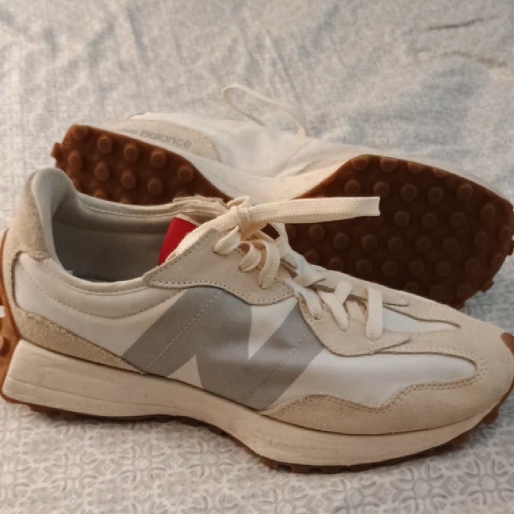 New Balance 327 Trainers